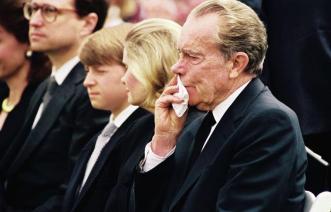 nixon at pat's funeral
